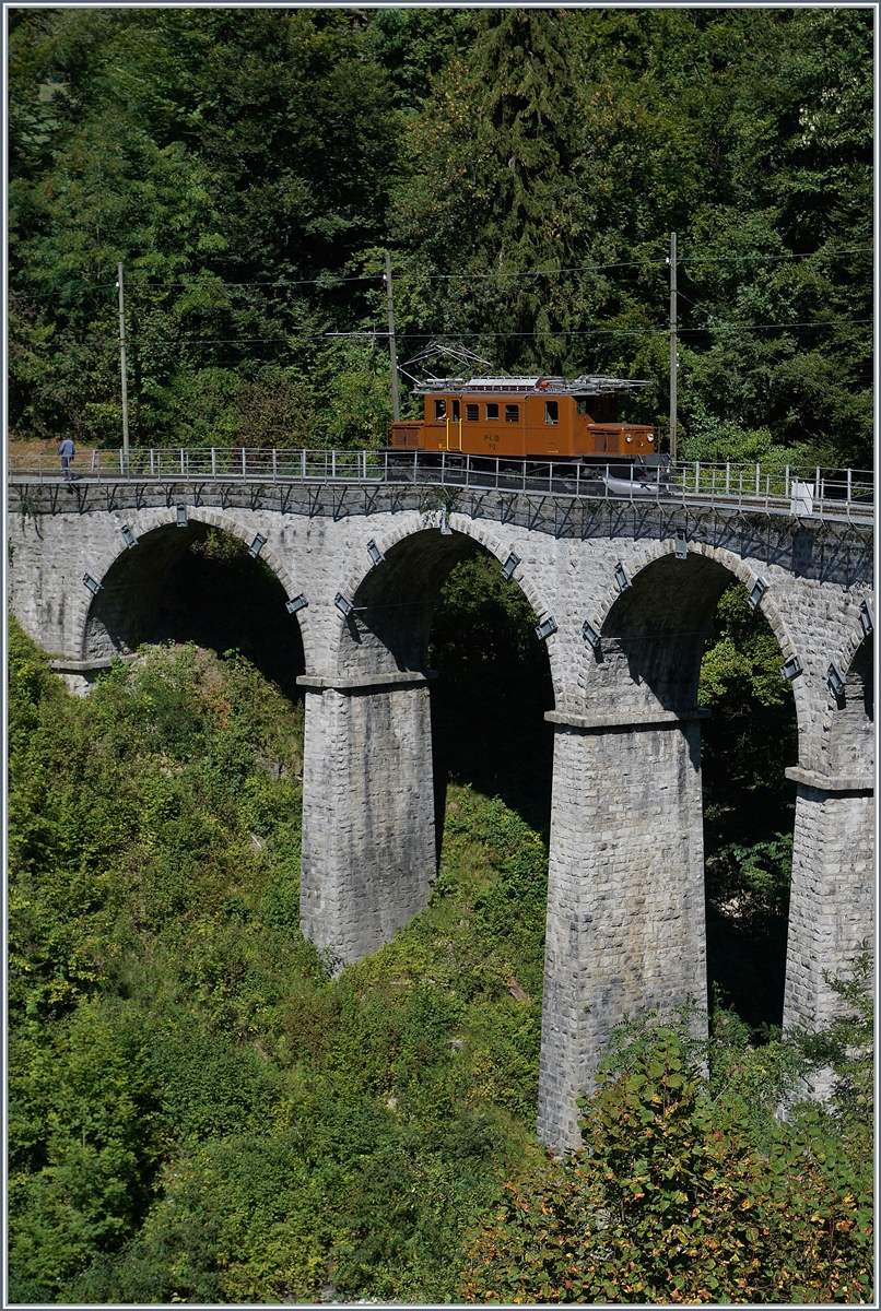 50 Jahre Blonay Chamby - MEGA BERNINA FESTIVAL: das RhB Bernina Bahn Krokodil als Gastlok bei der BC auf dem Baie de Clarnes Viadukt.
9. Sept. 2018