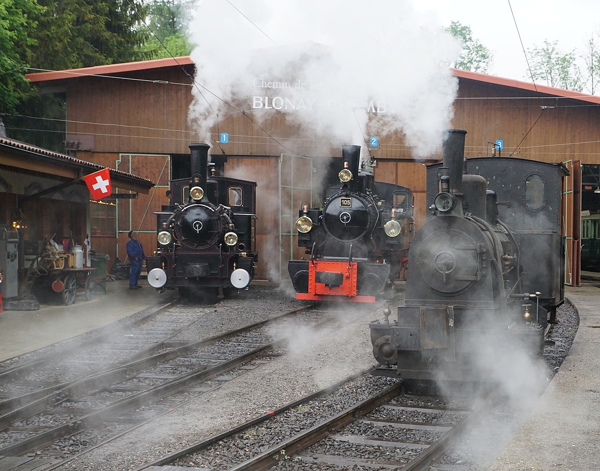 50 Jahre Blonay - Chamby; Mega Steam Festival: In Chaulin damfen die JS 909/BAM6 G 3/3 (1901), die SEG G 2x 2/2 (1918) und die kleine Gastlok G 2/2 Ticinio (1889) 
10. Mai 2018