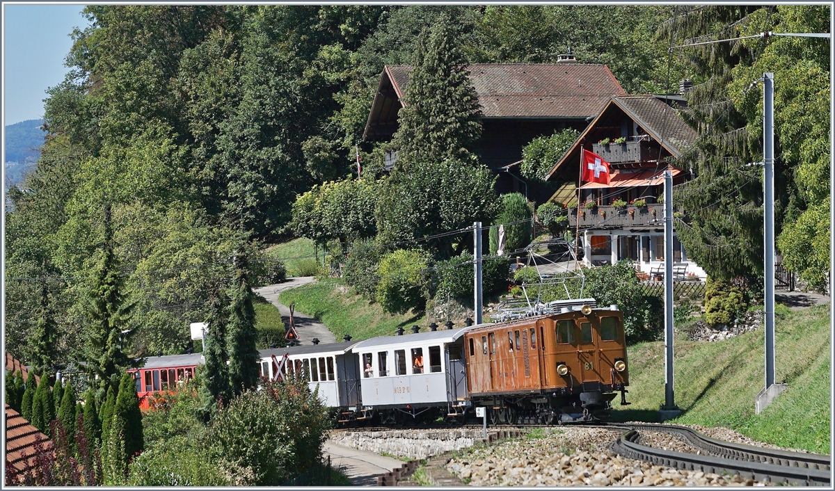 50 Jahre Blonay - Chamby Bahn; die Bernina Bahn Ge 4/4 81 ist kurz nach Chernex mit dem Riviera Belle Epoque Zug auf der Rückfahrt von Montreux nach Chaulin.

8. Sept. 2018