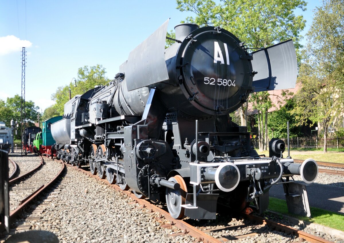 52 5804 mit Fotoanstrich im Deutschen Dampflokmuseum in Neuenmarkt-Wirsberg am 03.09.2011.
