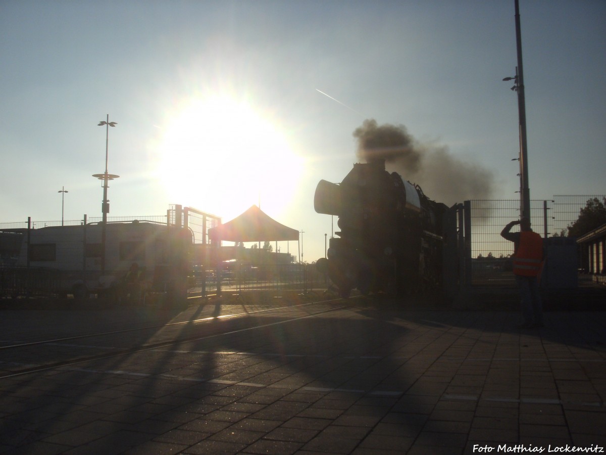 52 8154-8 war w�hrend der Modell-Hobby-Spiel Messe auf dem Anschlussgleis f�r F�hrerstandsfahrten dort im Einsatz. Aufnahme entstand am 3.10.14