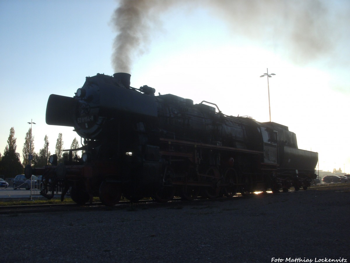 52 8154-8 war w�hrend der Modell-Hobby-Spiel Messe auf dem Anschlussgleis f�r F�hrerstandsfahrten dort im Einsatz. Aufnahme entstand am 3.10.14
