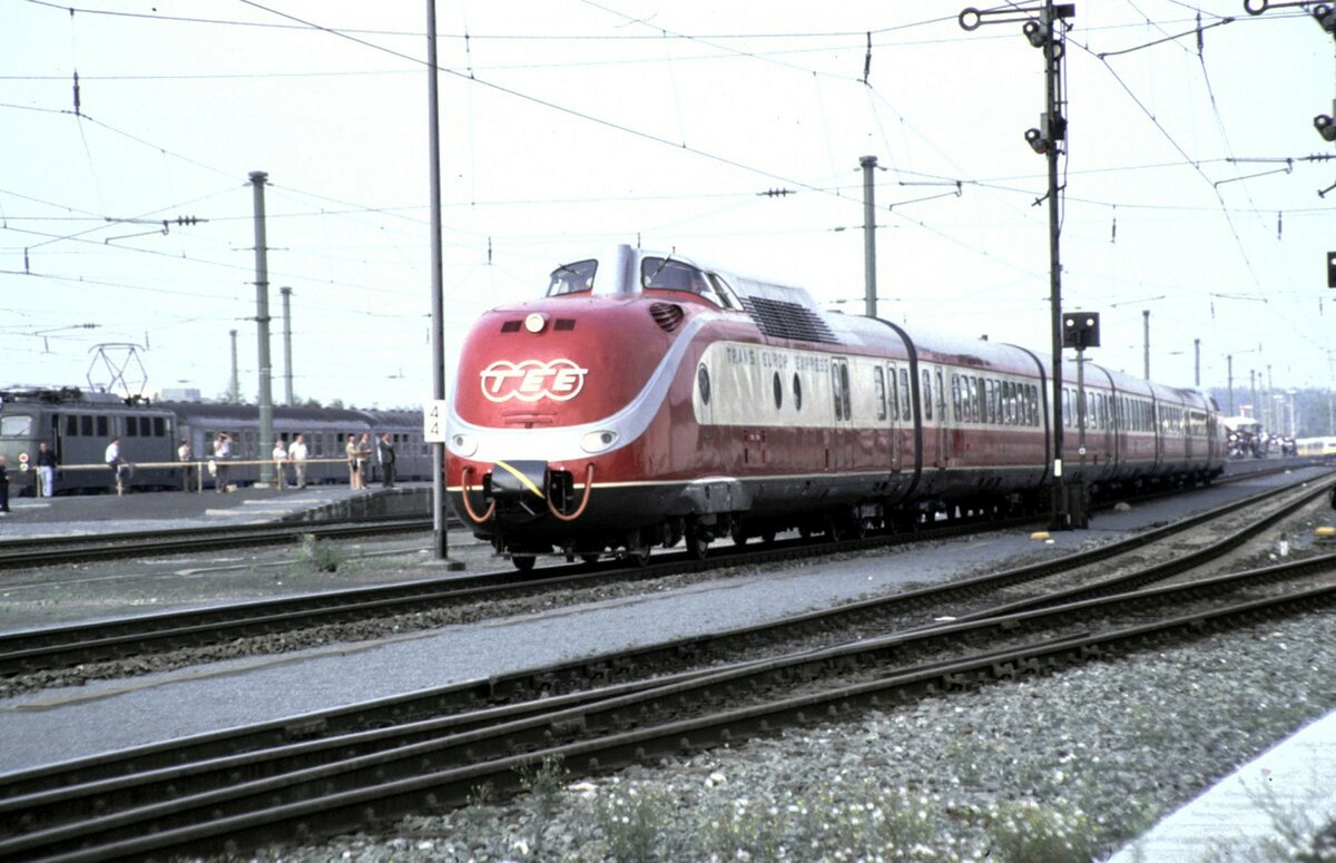 601 019-3 bei der Parade 150 Jahre Deutsche Eisenbahn in Nürnberg-Langwasser am 14.09.1985.