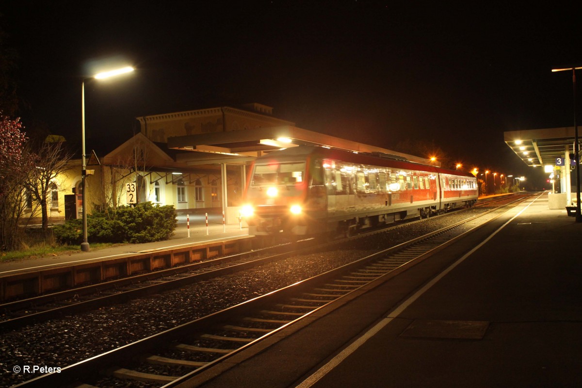 610 013 mit dem RE 3699 Hof - Regensburg in Wiesau/Oberpfalz. 24.10.13 Version 4