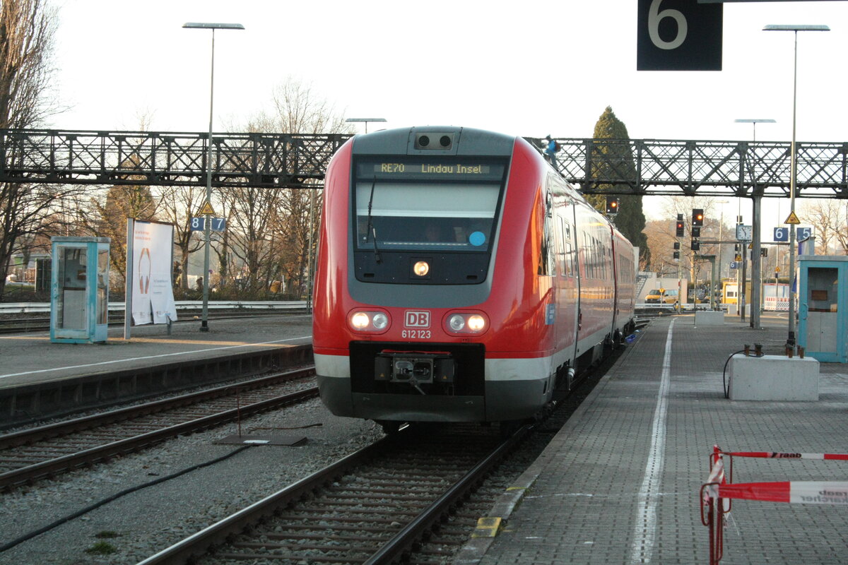 612 123/623 mit dem RE70 von M�nchen Hbf kommend bei der Einfahrt in den Endbahnhof Lindau Insel (ehemals Lindau Hbf) am 24.3.21