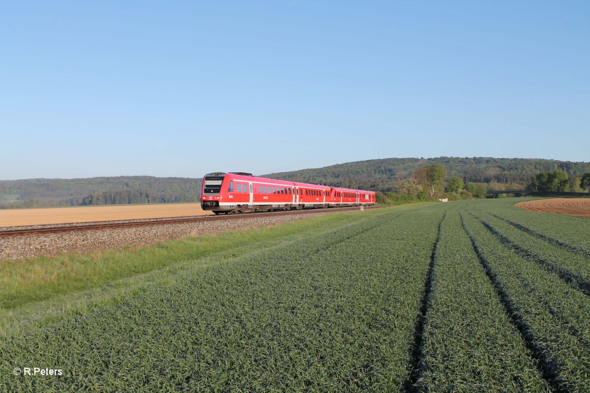 612 152 + 485 als RE 3691 Hof - Regensburg bei Oberteich. 04.05.14