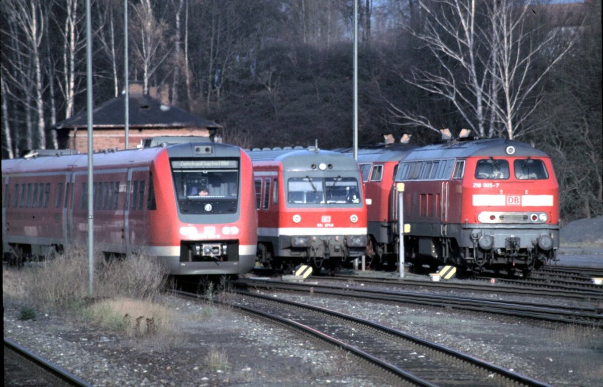 612 590-0 und 614 071-9 und 218 005-7 und eine weiteren 218 in Marktredwitz am 06.11.2002.