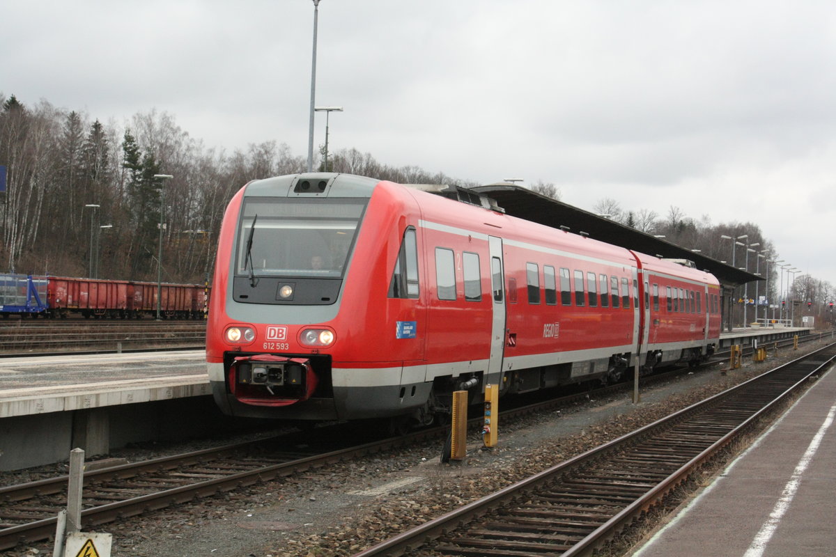 612 593/093 verl�sst als RE33 mit ziel N�rnberg Hbf den Bahnhof Marktredwitz am 23.3.21