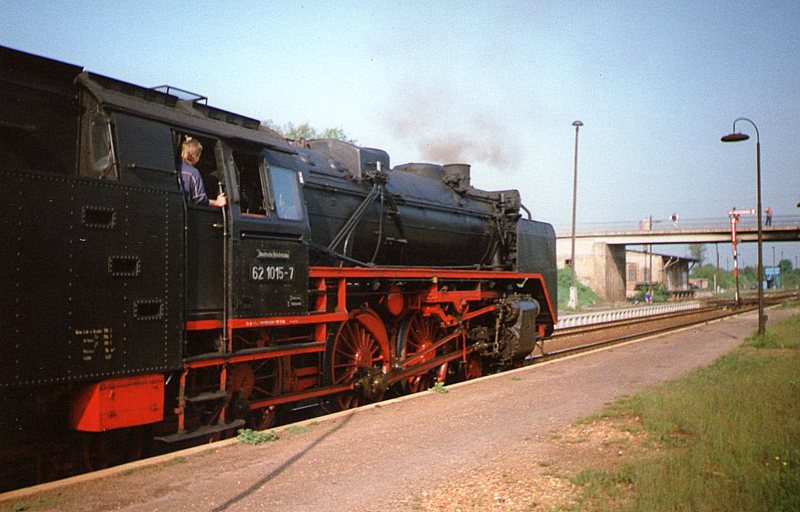 62 1015-7 Lz in Fr�ttst�dt am Bahnsteig 2 im Jahr 1993