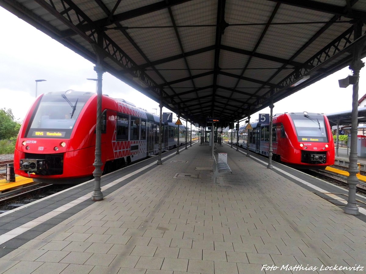 622 038 / 538 und 622 030 / 530 im Bahnhof Gr�nstadt am 2.6.16