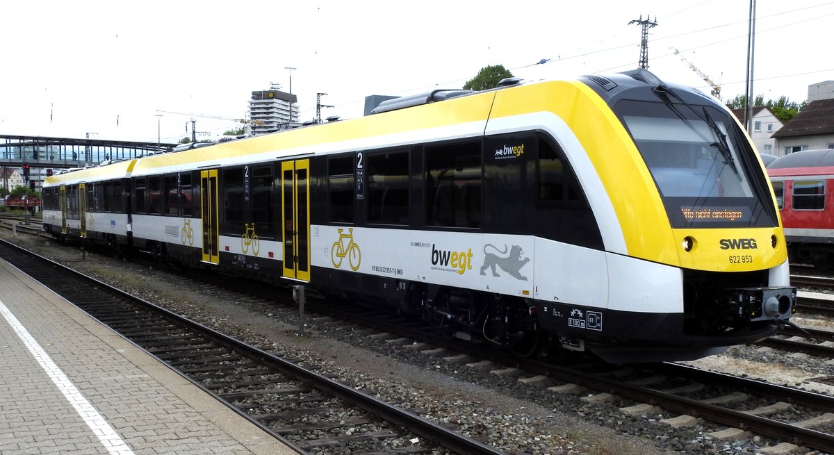 622 953 (Lint 54) der Südwestdeutschen Verkehrsaktiengesellschaft (SWEG) in Ulm am 11.05.2019. Es ist der neue Zug für die Brenzbahn, der mit 10 Fahrzeugen ab Fahrplanwechsel am 09.Juni 2019 auf der Brenzbahn unterwegs sein wird.