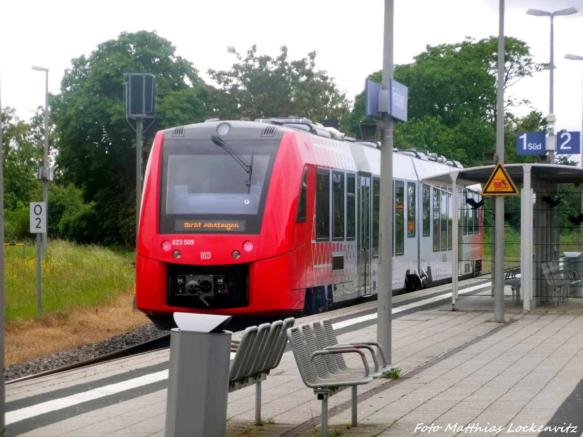 623 509 / 009 f�hrt in Freinsheim auf das Gleis 1 S�d am 30.5.16