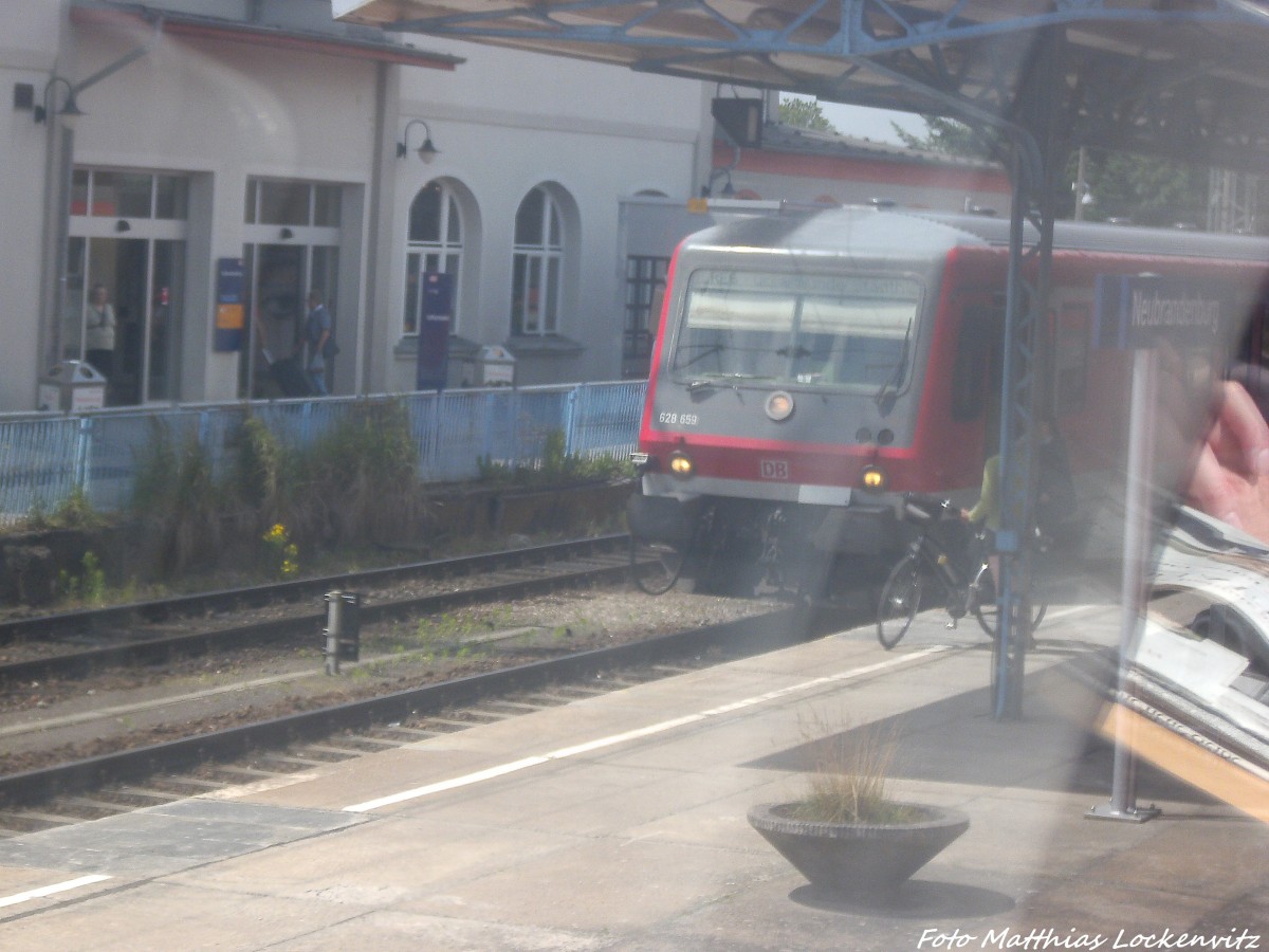 628 / 928 659 als RE6 mit ziel �ckerm�nde Stadthafen im Bahnhof Neubrandenburg am 16.6.14