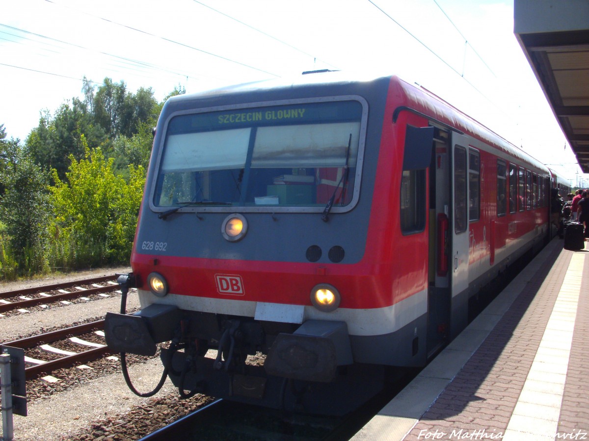628 692 als RE6 mit ziel Stettin (PL) im Bahnhof B�tzow am 15.7.14