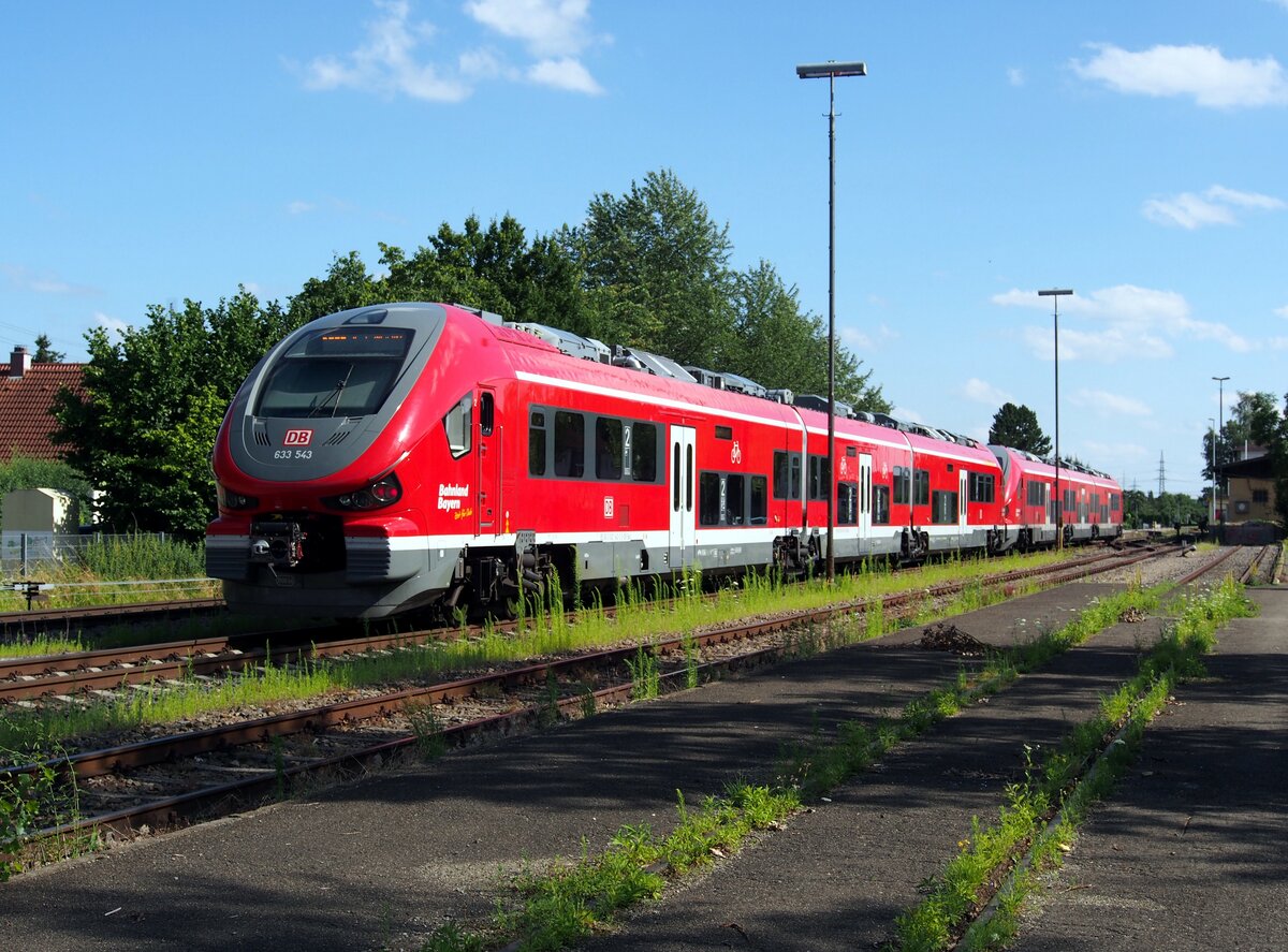 633 045 und 633 543 in Doppeltaktion (Pesa Link III) V�hringen am 29.07.2021.