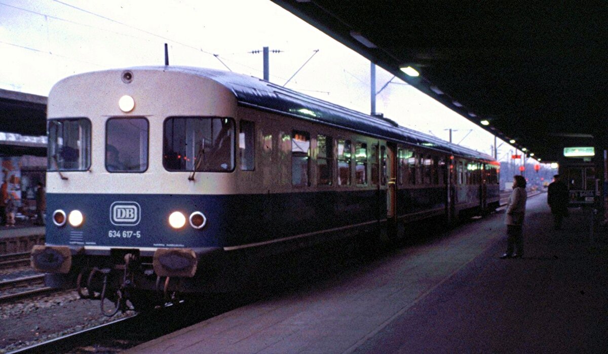 634 617-5 in Braunschweig am 07.01.1983; zu diesem Zeitpunkt nur noch zweiteilig.