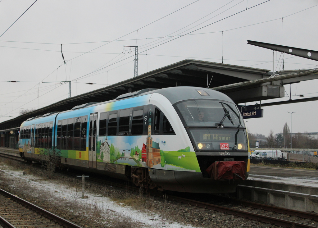 642 033 mit RB11(Tessin-Wismar)bei der Ausfahrt im Rostocker Hbf.30.01.2026