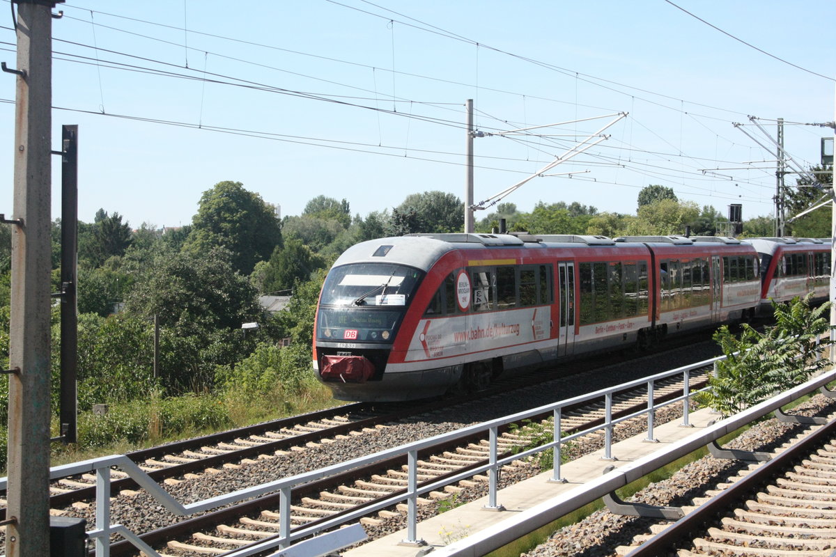 642 033/533 mit 642 034/534 als IRE mit ziel Wroclaw Glowny bei der vorbeifahrt am S-Bhf Berlin Pl�nterwald am 31.7.20