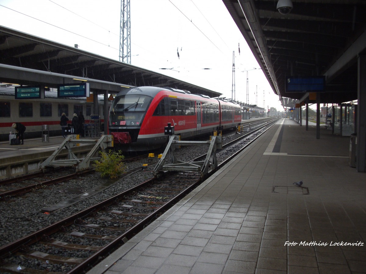 642 049/549 als RB12 mit ziel Graal-M�ritz im Bahnhof Rostock Hbf am 27.9.13