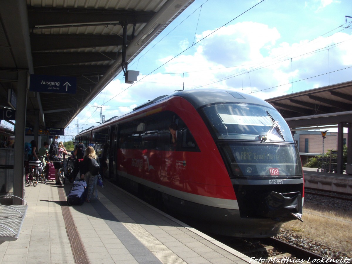 642 051 / 551 als RB12 mit ziel Graal-M�ritz im Bahnhof Rostock Hbf am 15.7.14