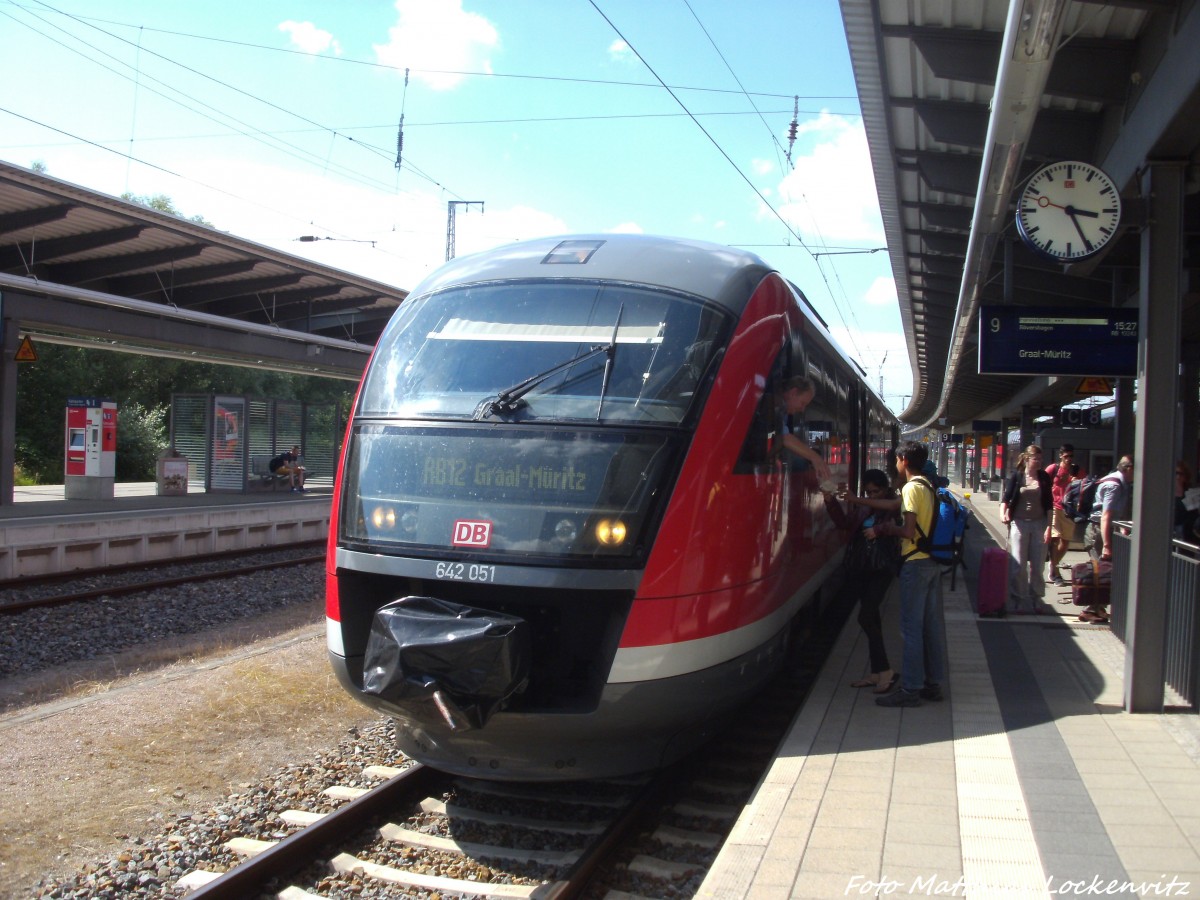 642 051 / 551 als RB12 mit ziel Graal-M�ritz im Bahnhof Rostock Hbf am 15.7.14