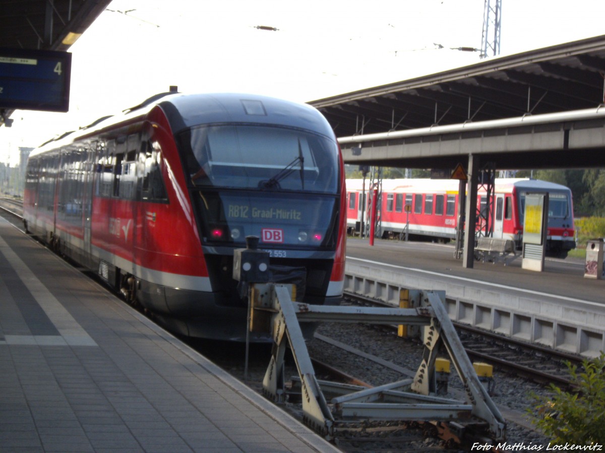 642 053/553 als RB123 mit ziel Graal-M�ritz im Bahnhof Rostock Hbf w�hrend dessen der 628er ins BW F�hrt am 31.8.13