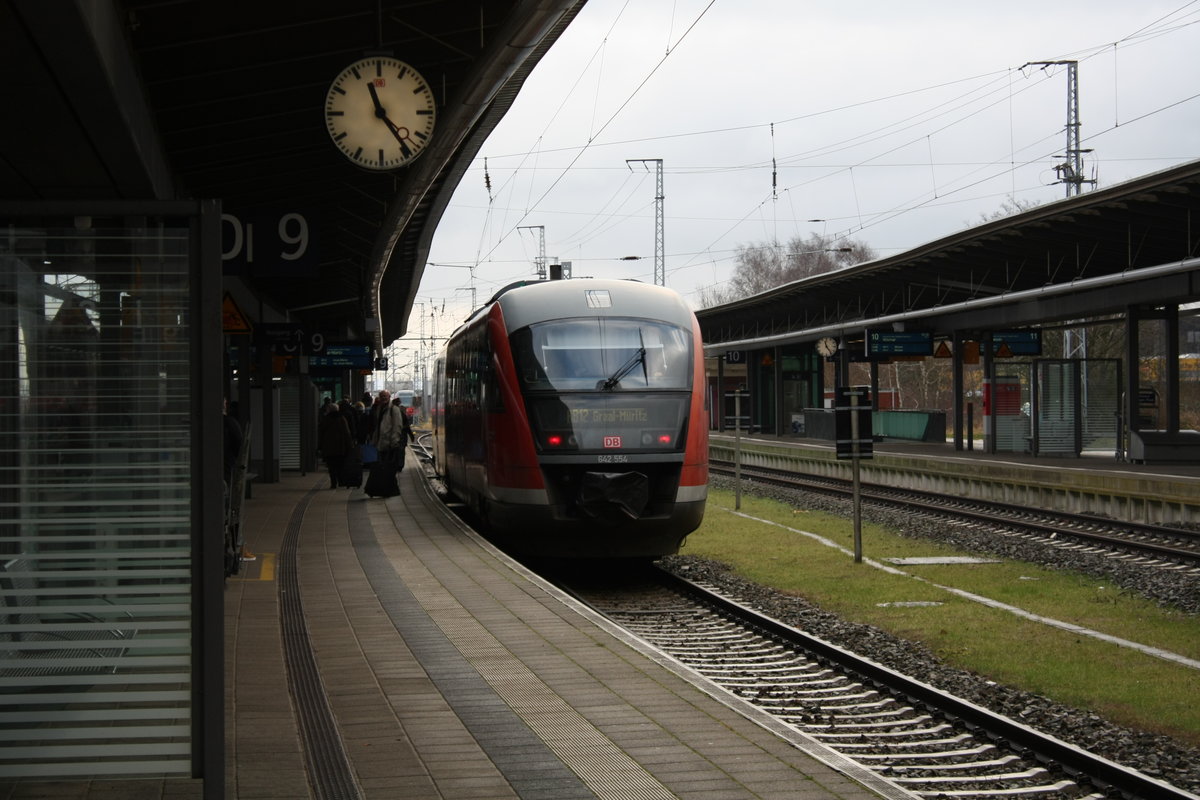 642 054/554 als RB12 mit ziel Graal-M�ritz im Bahnhof Rostock Hbf am 23.12.19
