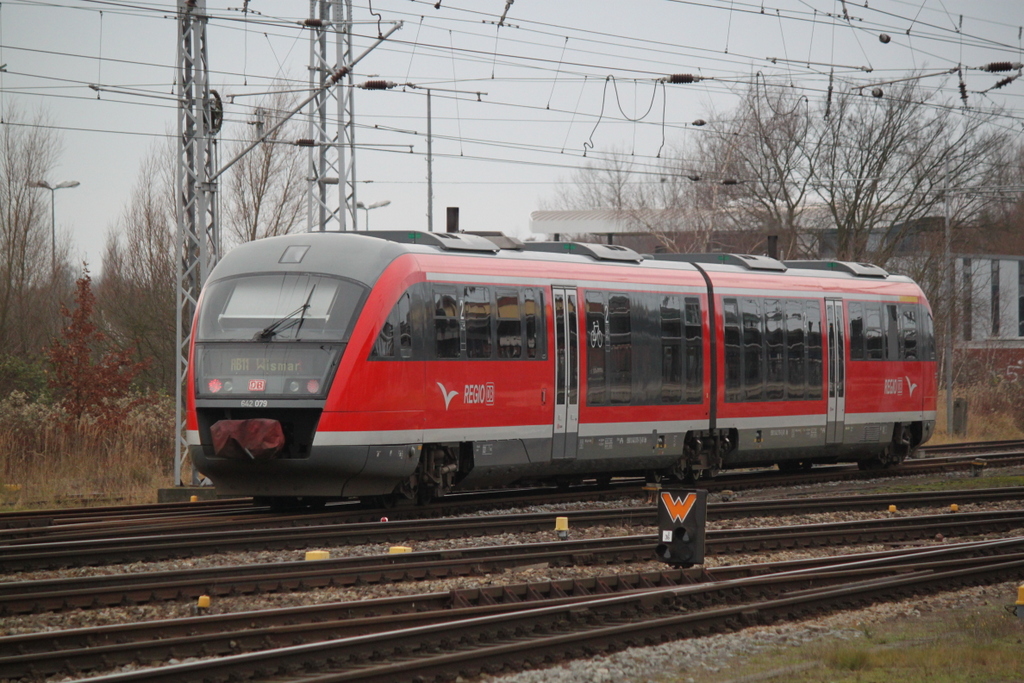 642 079 als RB 11 von Tessin nach Wismar bei der Einfahrt im Rostocker Hbf.20.12.2015