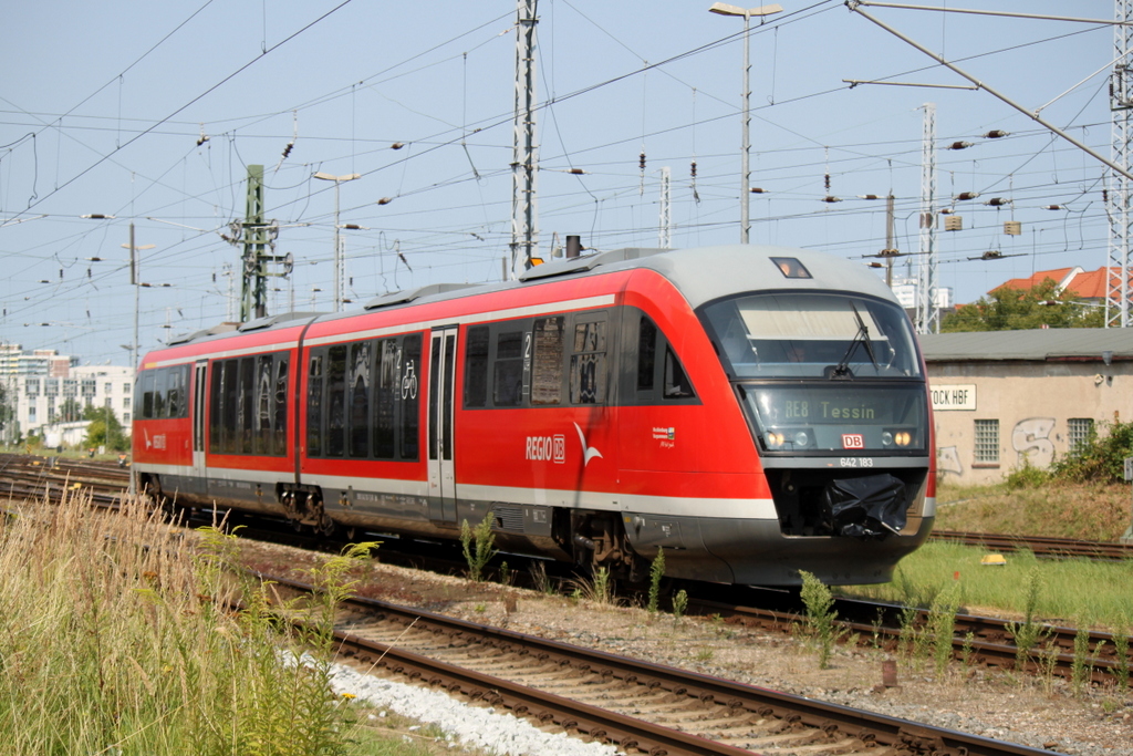 642 183 als RE8(Wismar-Tessin)bei der Ausfahrt im Rostocker Hbf.14.08.2015