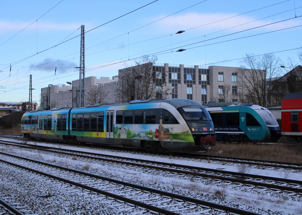 642 543 als RB 13233 von Rostock Hbf nach Graal-Müritz bei der Ausfahrt im Rostocker Hbf.03.01.2026