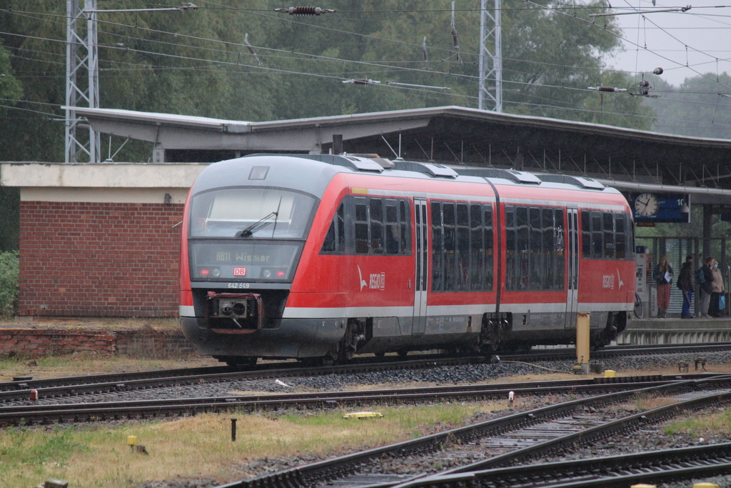 642 549 als RB11(Tessin-Wismar)am 19.06.2020 im Rostocker Hbf.