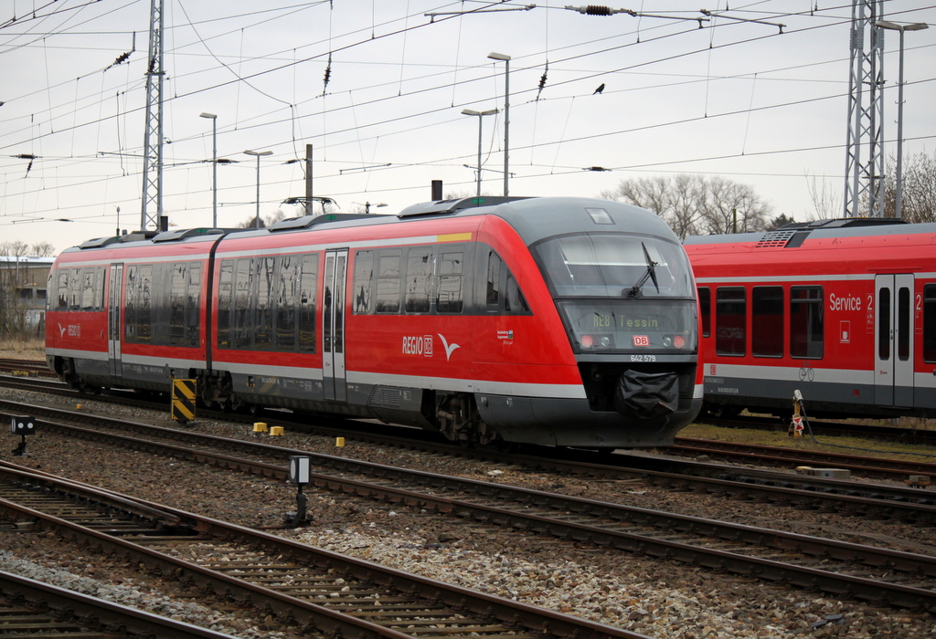 642 579-6 als RE8(RE 13121)von Wismar nach Tessin bei der Ausfahrt im Rostocker Hbf.06.03.2015