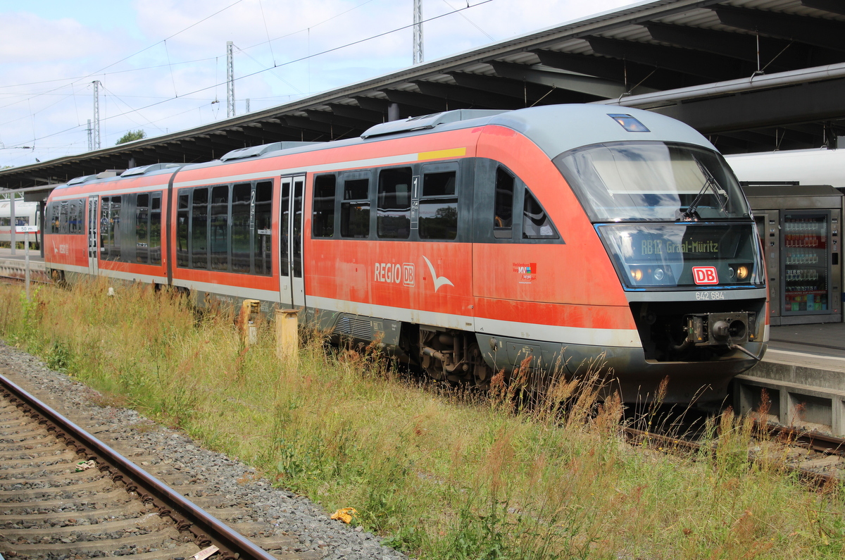 642 684 stand am 24.07.2026 als RB 12 von Rostock Hbf nach Graal-M�ritz im Rostocker Hbf.