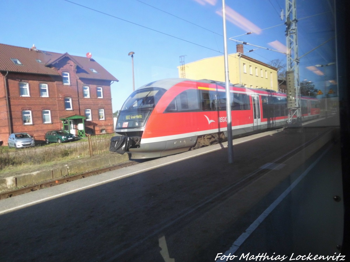 642 685 / 185 als RB mit ziel Graal-M�ritz im Bahnhof R�vershagen am 8.11.15