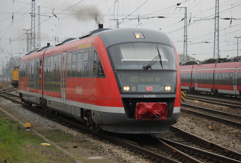 642 686-9(ex Bh Frankfurt-Griesheim)als RB12 von Graal-Mritz nach Rostock Hbf bei der Einfahrt im Rostocker Hbf.18.10.2014