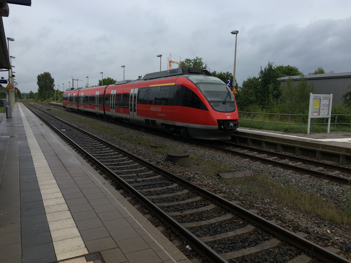 644 057 als Re von Ulm nach Crailsheim hier in Langenau (Württ) am 28.07.2017