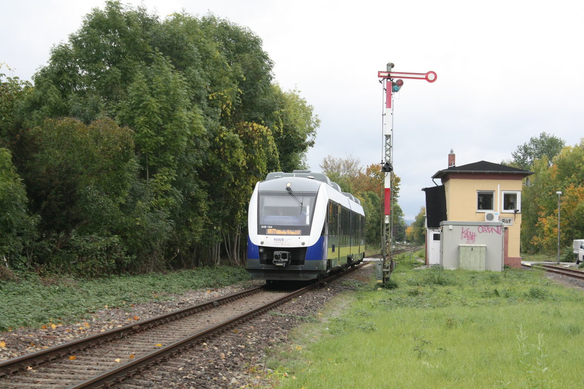 648 184/684 als RB77 mit ziel B�nde (Westf) bei der einfahrt in den Bahnhof Rinteln am 14.10.20