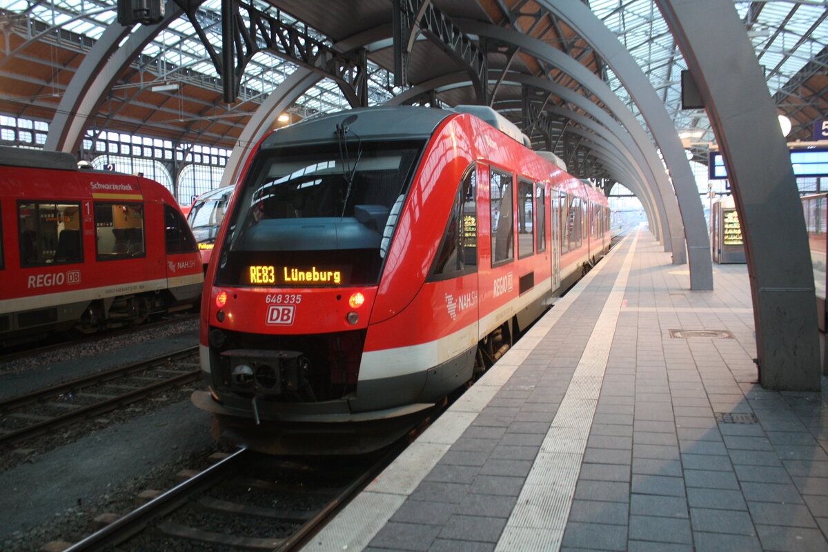 648 335/835 im Bahnhof L�beck Hbf am 4.1.22