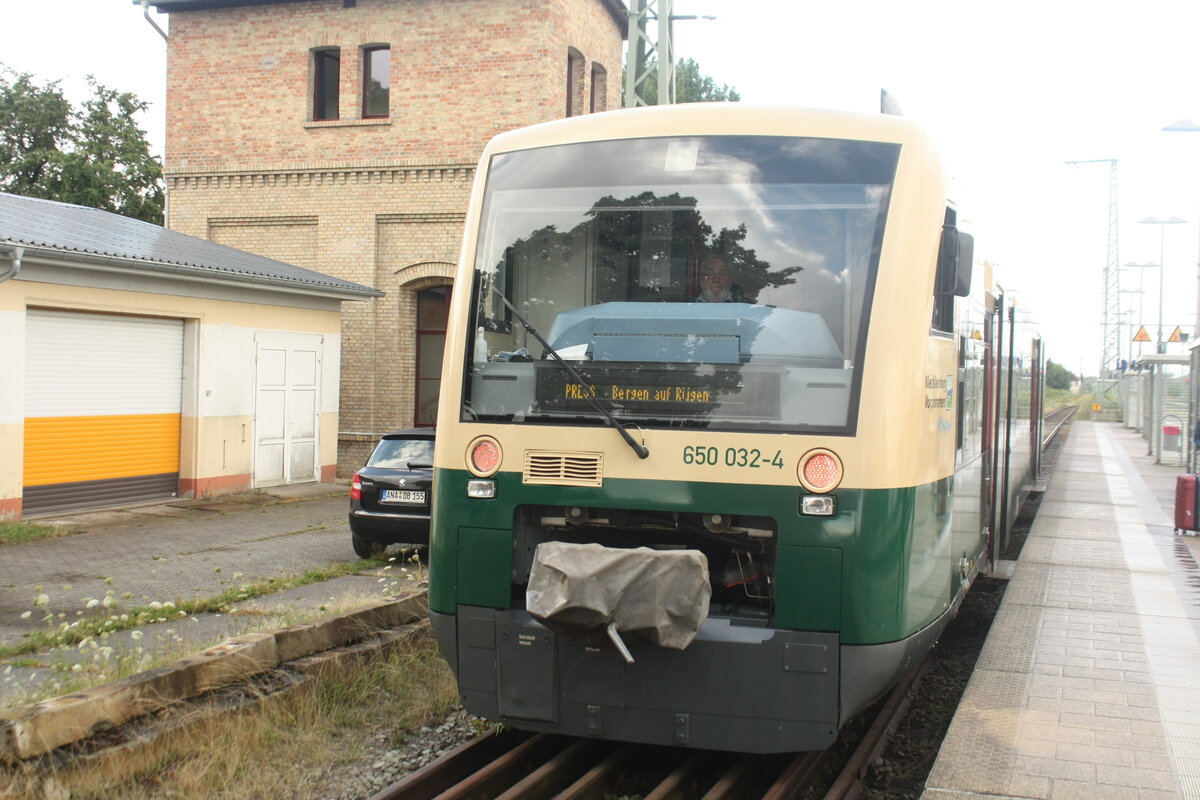 650 032 (650 300) der PRESS im Bahnhof Bergen auf R�gen am 2.8.21