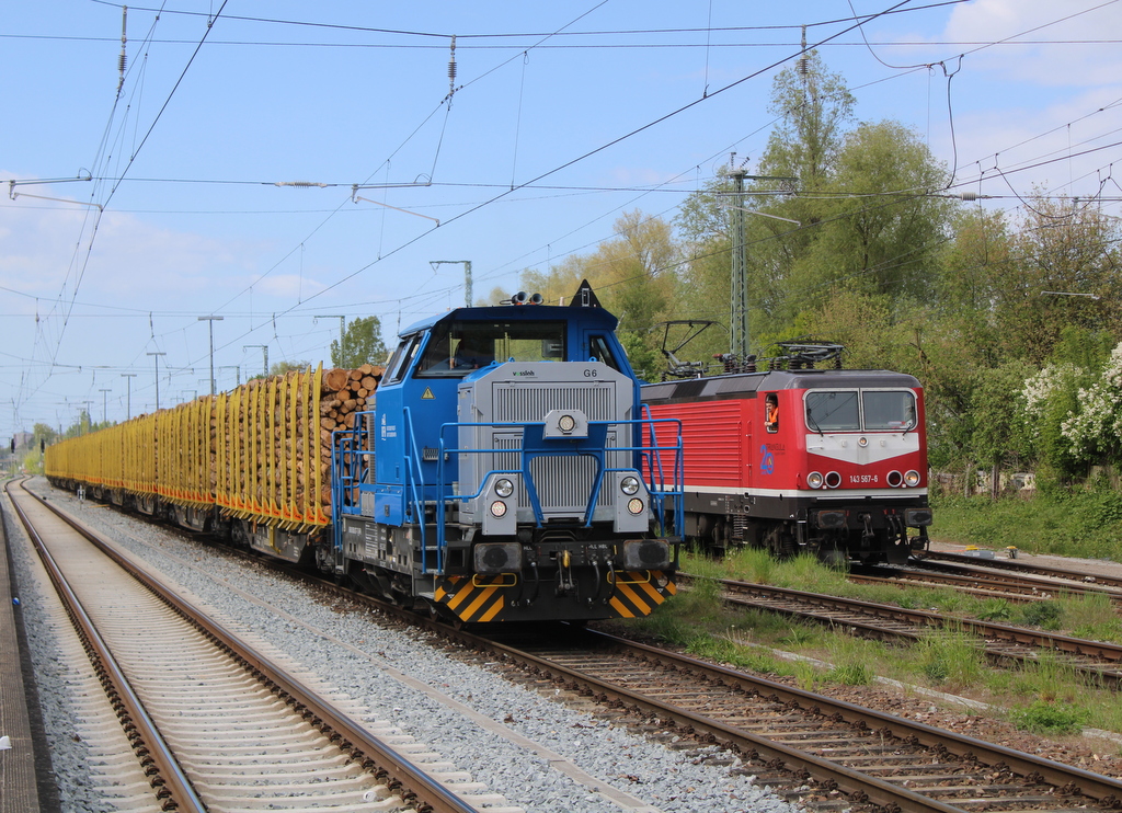 650 077 und Triangula 143 567-6 am 15.05.2026 in Rostock-Bramow.