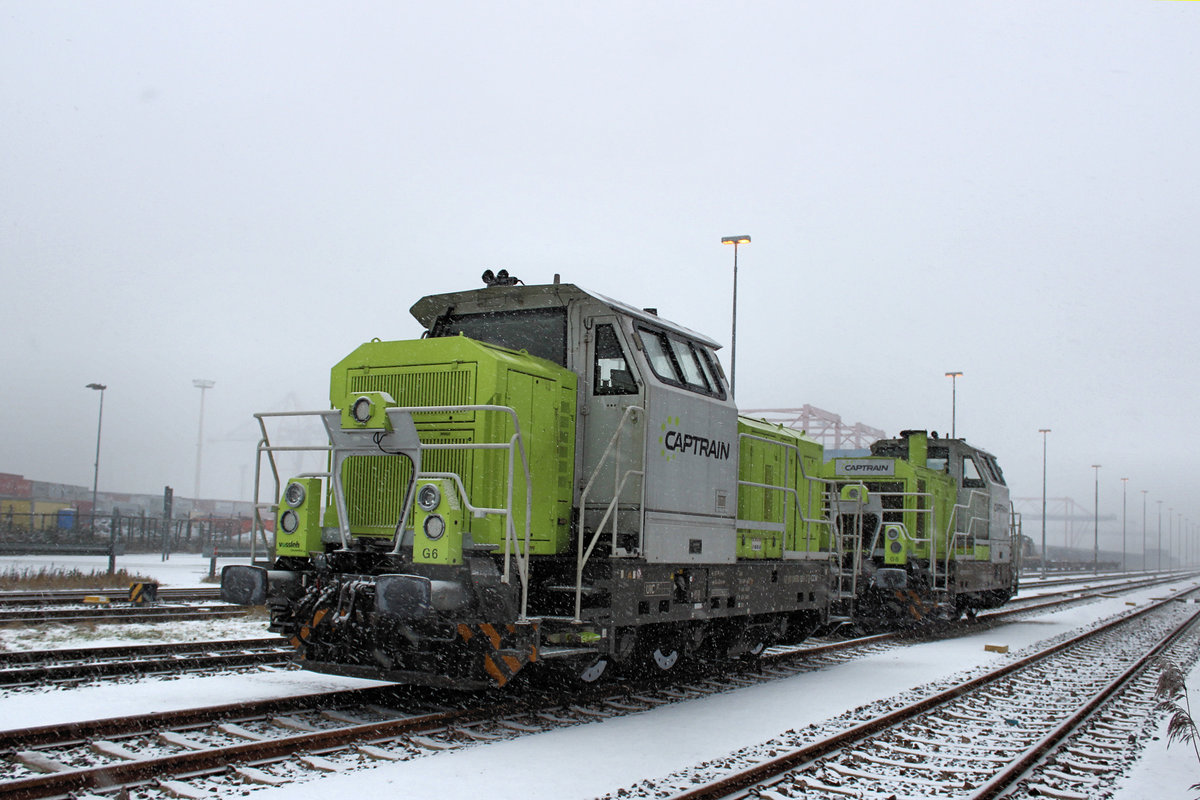 650 089-2 und 650 092-6 stehen am 29.01.2021 in Hamburg - Waltershof, whrend es ordentlich schneit.