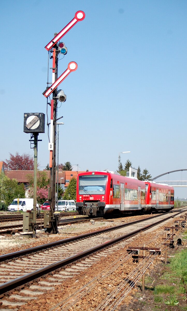 650 110-0 und 650 315-5 in Vöhringen am 21.04.2009.