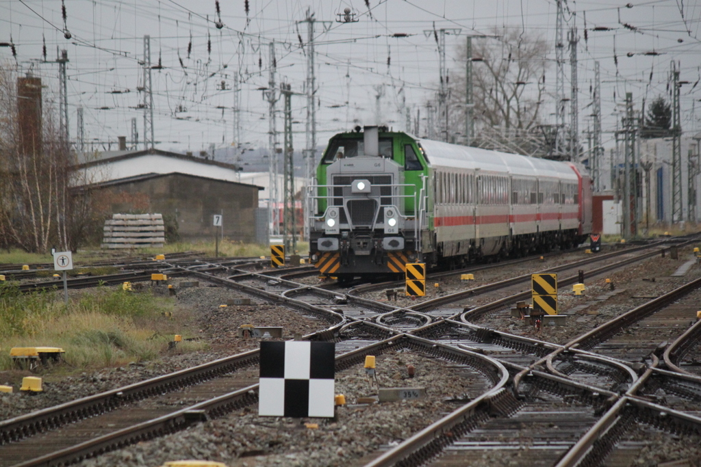 650 114-8+101 013-1(hinten)mit IC 2239 von Rostock Hbf nach Leipzig Hbf bei der Bereitstellung im Rostocker Hbf.20.11.2015