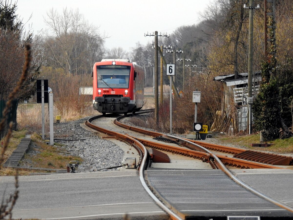 650 322 f�hrt in Ichenhausen auf der Kammeltalstrecke KSB 978 ein, am 22.02.2019.