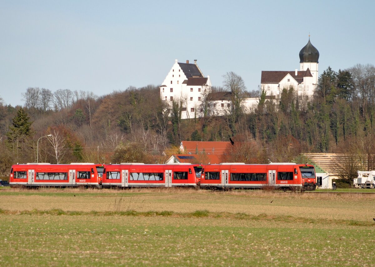 650 3x bei Illertissen vor dem Vöhlinschloss am 25.11.2009.