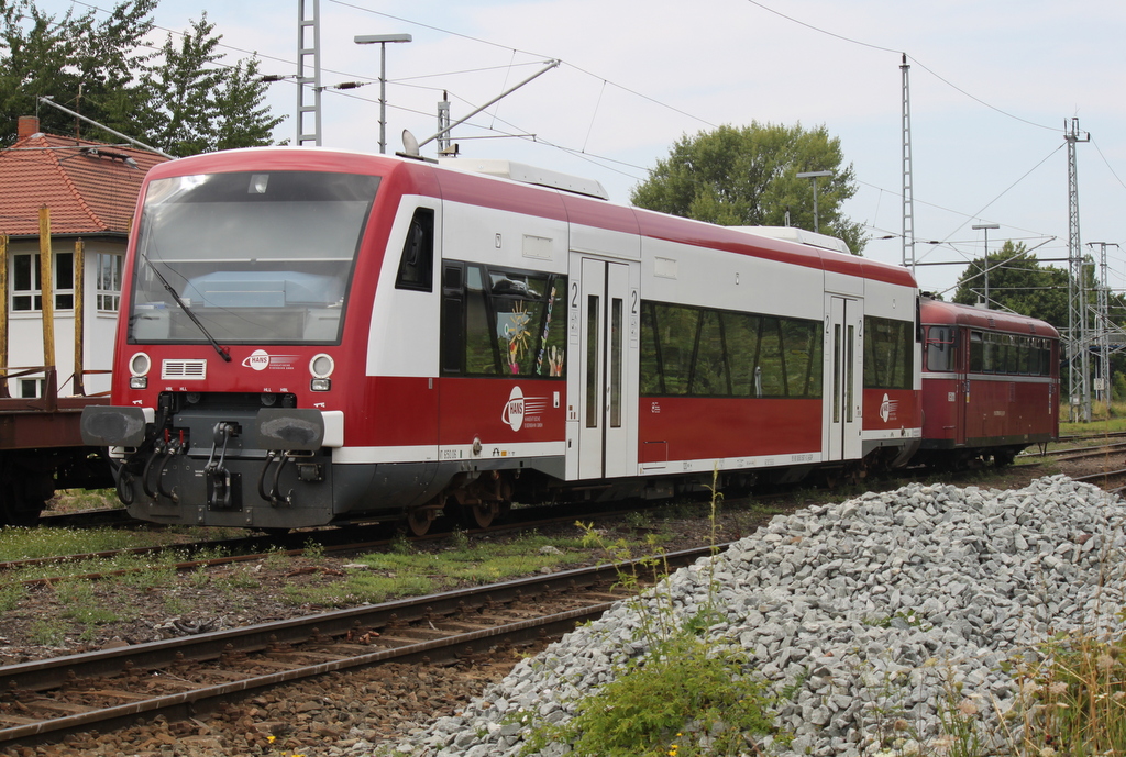 650 567-0+798 610-1 waren am 08.08.2015 abgestellt im Bahnhof Rostock-Bramow.
