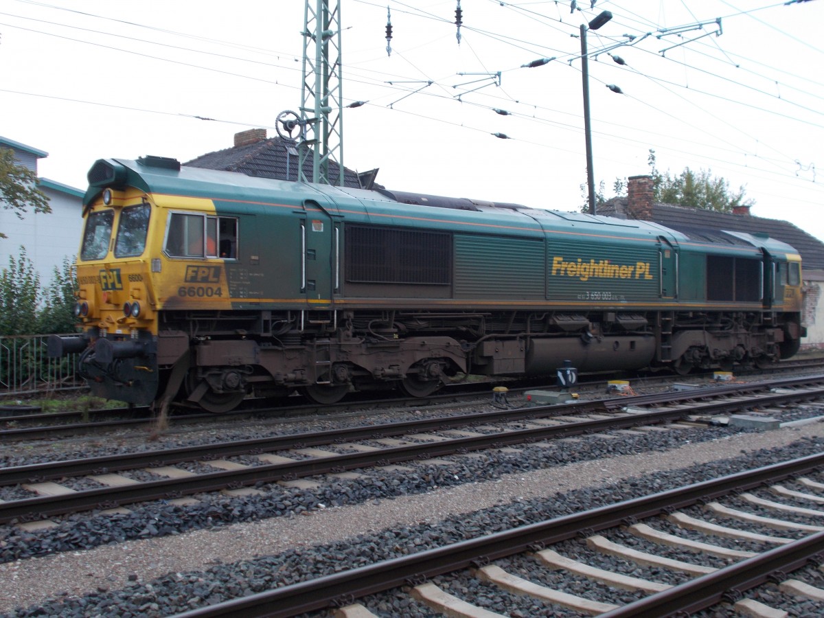 66004 stand,am 26.September 2014,neben dem alten Kleinbahnhof in Bergen/Rügen.