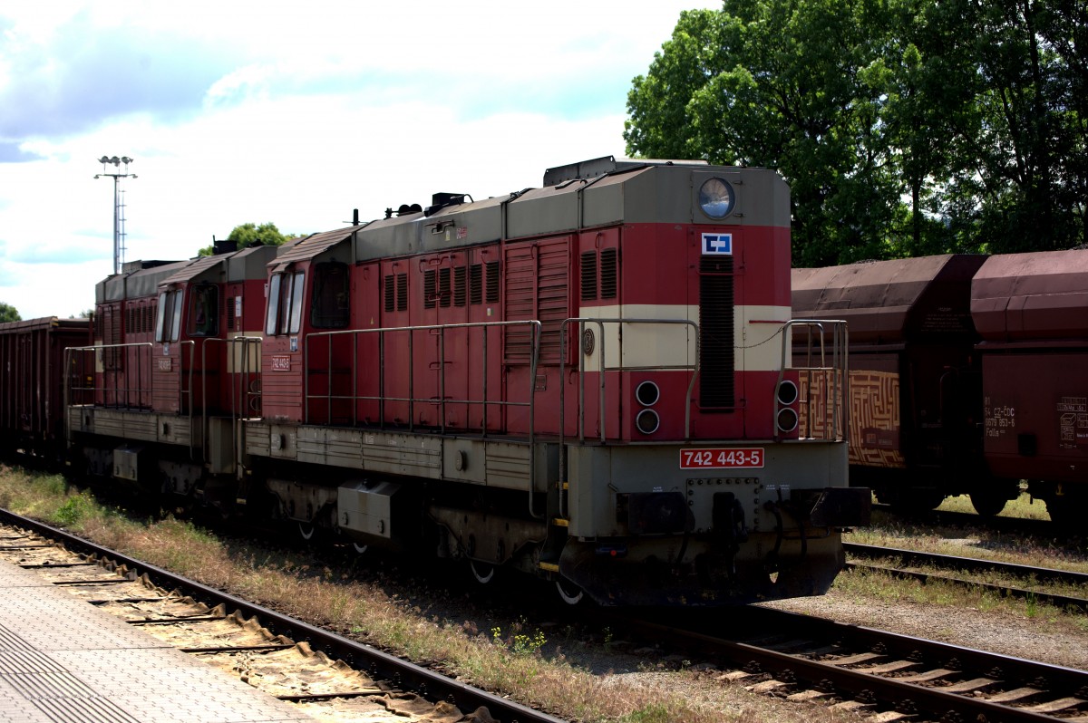 742 443 - 5 und Schwesterlok in Turnov. 30.05.2014 