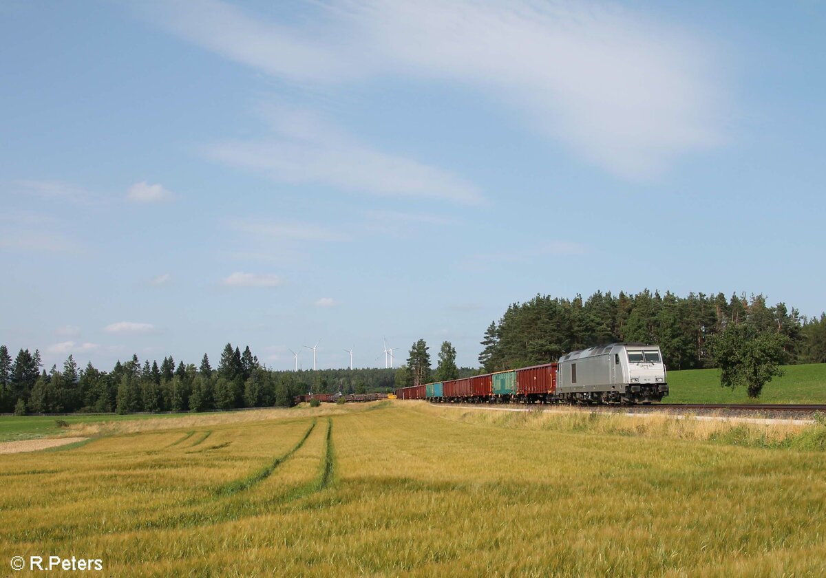 76 111 mit dem Könitzer Schrottzug nach Cheb bei Marktleuthen. 19.07.21