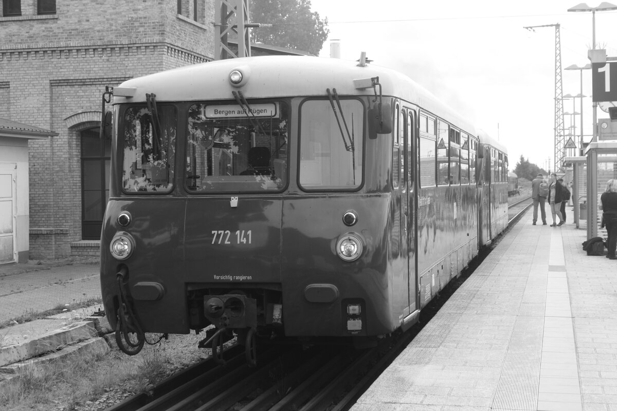 772 140 und 772 141 im Bahnhof Bergen auf R�gen am 1.8.21